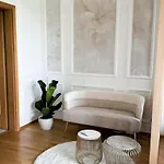 Design Luxury Apartment Near The City Center