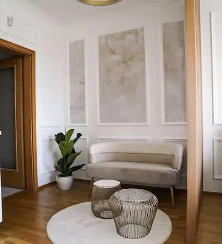 Design Luxury Apartment Near The City Center