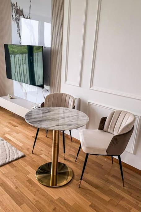 Design Luxury Near The Center Praga